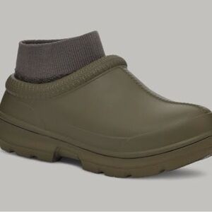 Women’s (or kids) Olive Green Slip-On Shoes, size 5